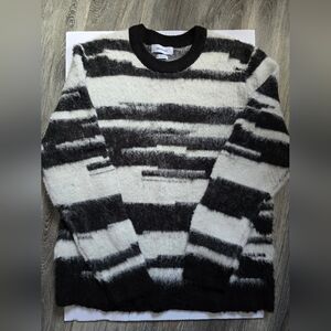 Women's Urban Outfitters Large Fuzzy Sweater Black And White